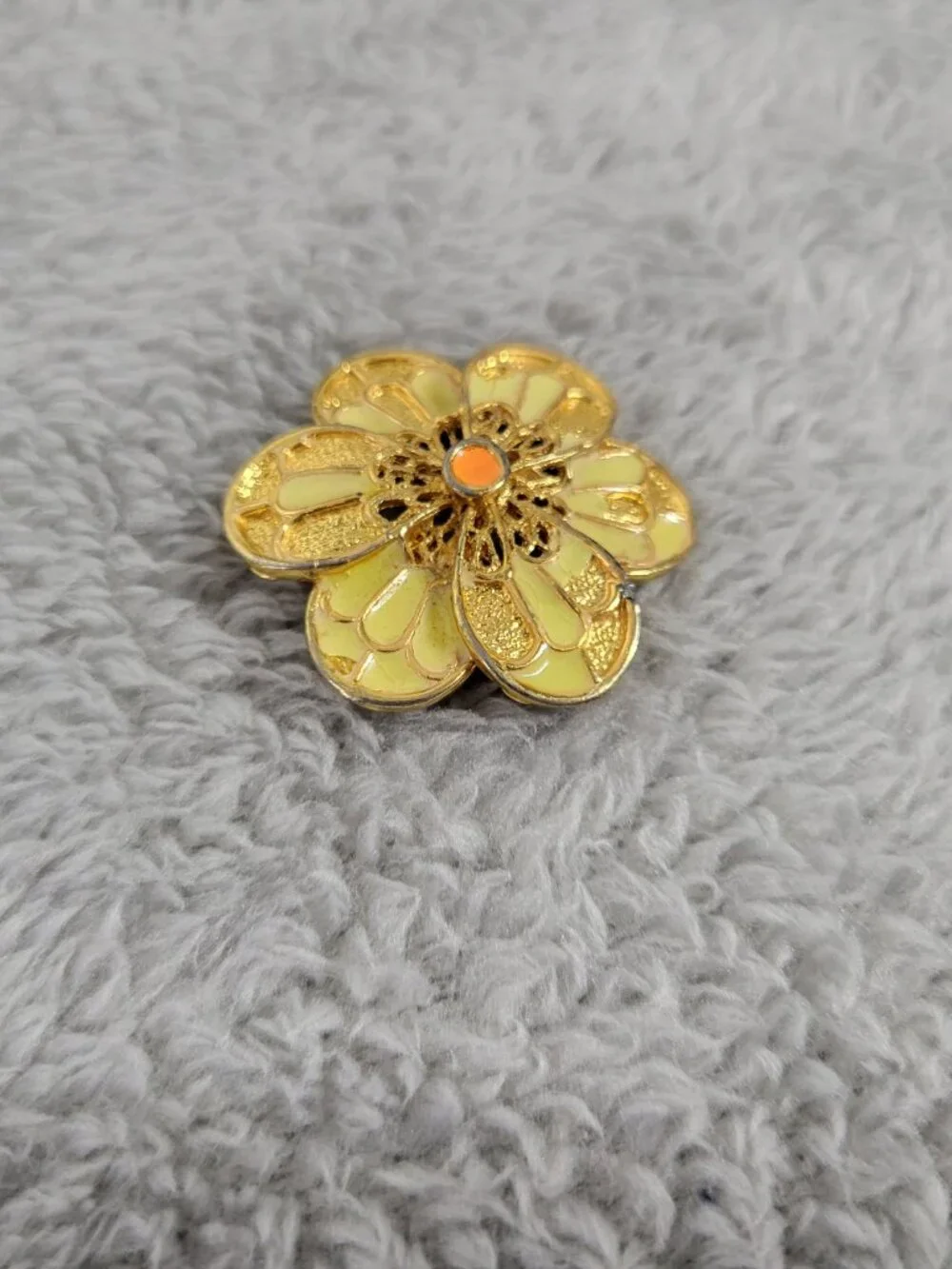 Vintage Style Yellow Enamel Flower Brooch Gold Tone Filigree Floral Pin P8E